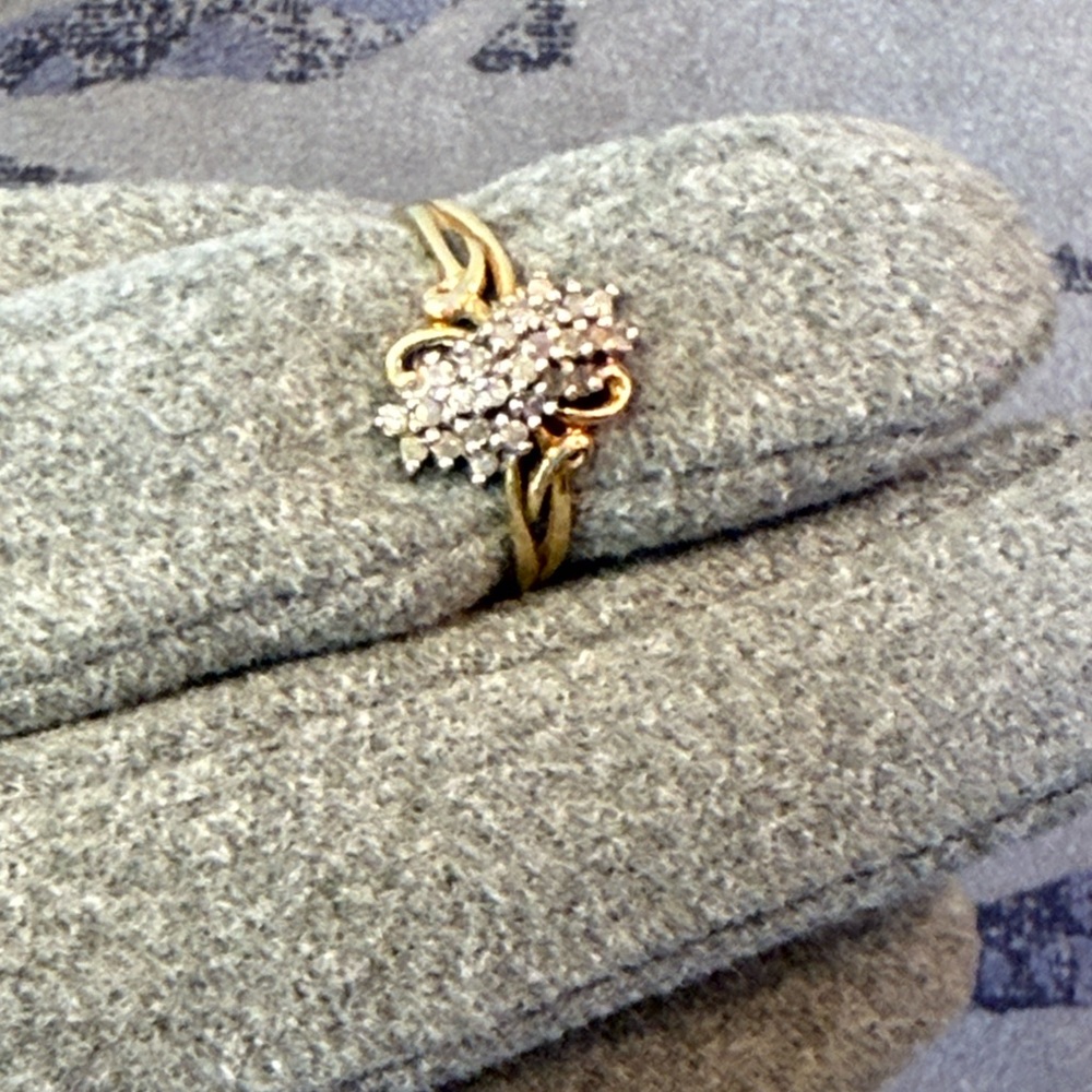 Diamond Cluster 10k Gold Ring Size 6.5, 2.23g